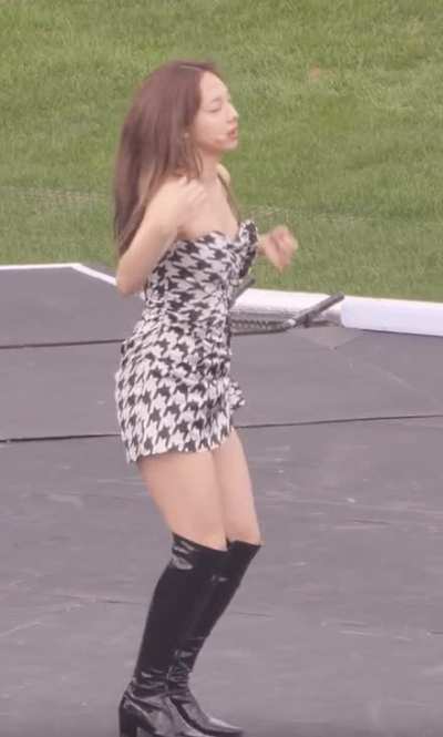 nayeon 👀