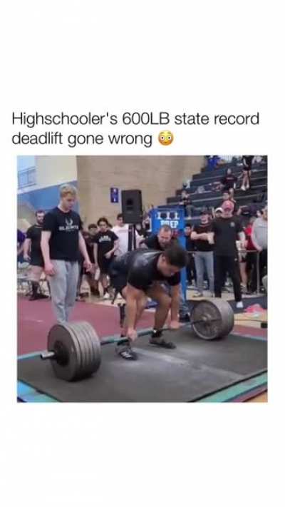 Higschooler's 600lbs state record deadlift gone wrong!