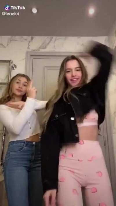 😈