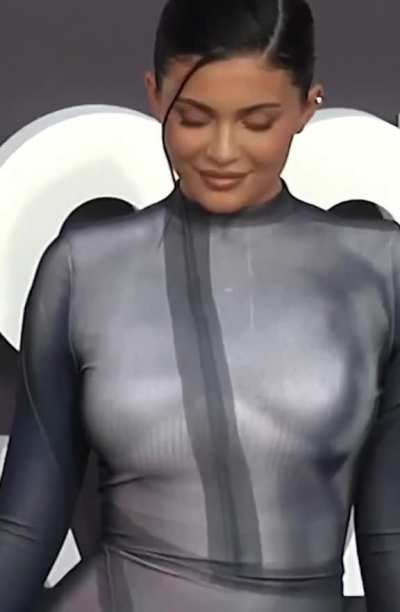 Stunning (2022 Billboard Music Awards)