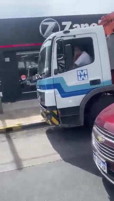 En la matanza los recolectores te cobran una cuota cada vez que se llevan tu basura o te la dejan ahí. Los servicios públicos de calidad de Kicillof Kjj
