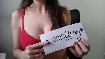 🔥 Hottest GIRLS Showing off her WET Pussy on Webcam. Check the comments daddy! 👇