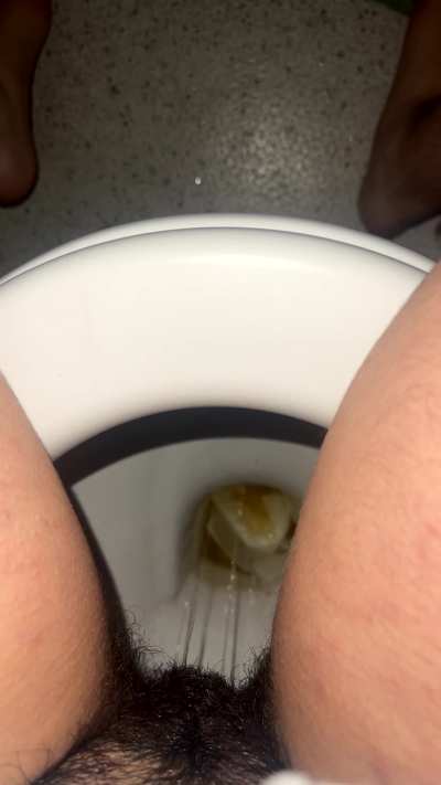 Say “yes” if you’d fuck me while i pee