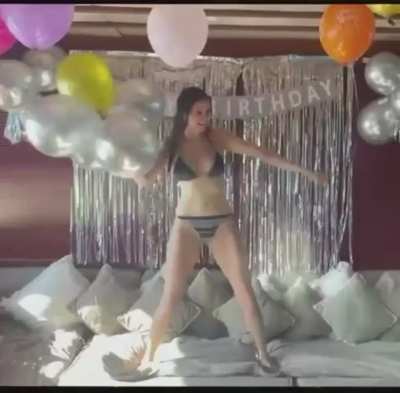 Nina dancing in bikini in her last birthday post
