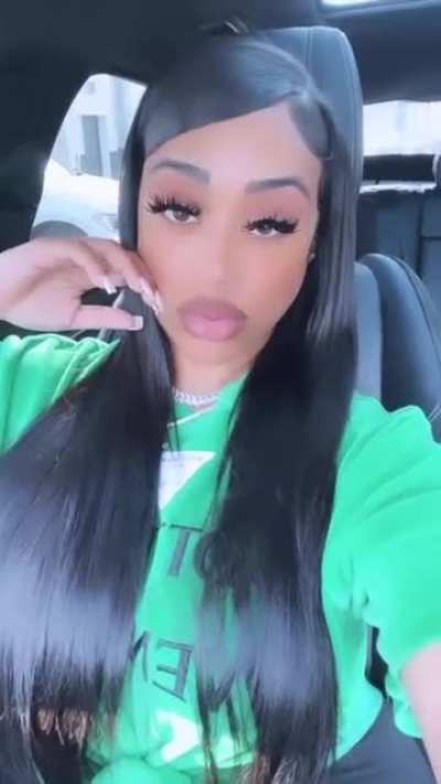 👸🏽🤳🏽