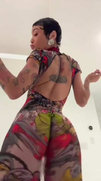 that lil ass in slomo😩😩