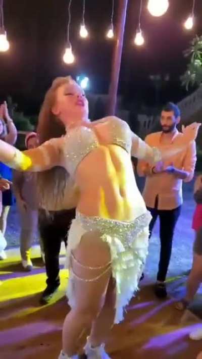 Ne güzel sallıyor, maşallah.