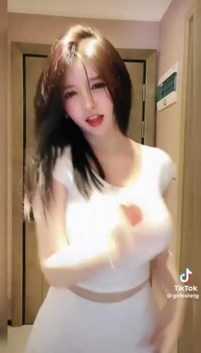 Anyone knows her @?