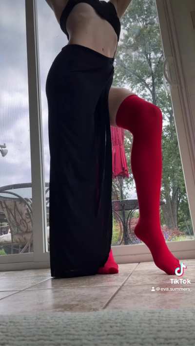 Do you like these thigh-highs with this dress @eva.summers_