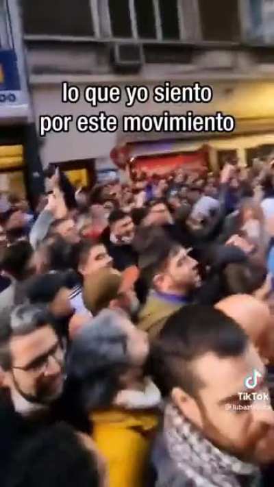Por lo menos saben hacer canciones
