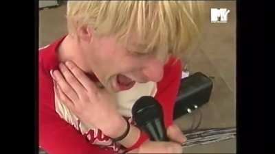 Thom Yorke of Radiohead holding a note for 20 seconds then, without taking a noticeable breath sings the next line right after