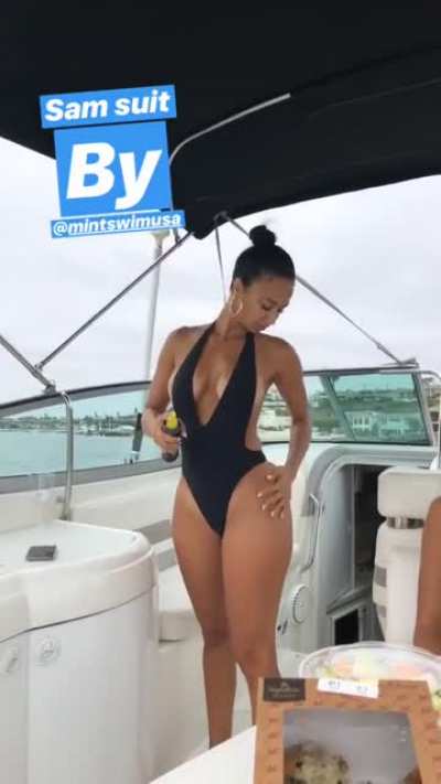 Moisturize that beautiful booty<wbr>.🍑👈🏾😍<wbr>😍😍