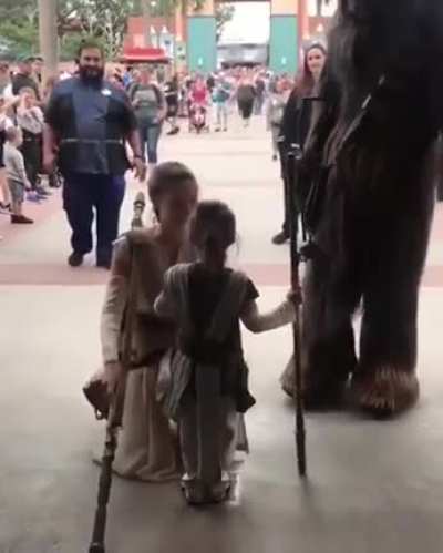 This kid standing up to The Sith & meeting her heroes