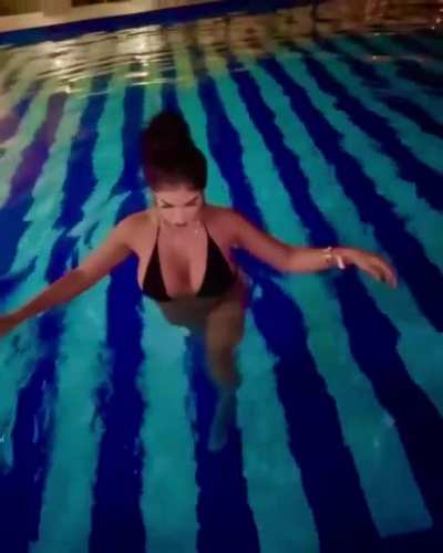 En la piscina