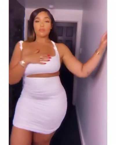 She’s so thicc! 🍑