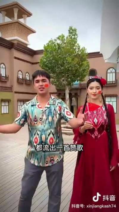 People of Kashi, Xinjiang singing My Motherland to celebrate the 73rd anniversary of the founding of the People's Republic of China