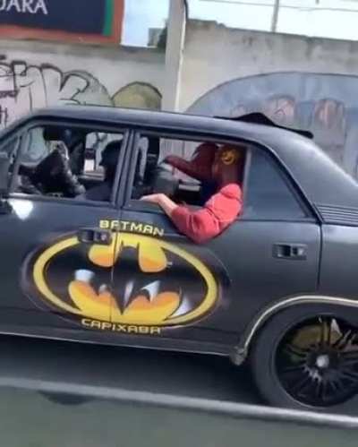 Geral andando de batmovel