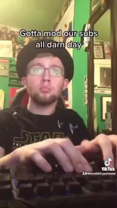/r/Cringetopia mods dropped a diss track