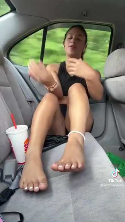 @wh0ishollylol