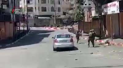 Palestinian child runs away from Israeli soldiers, attempt to shoot him