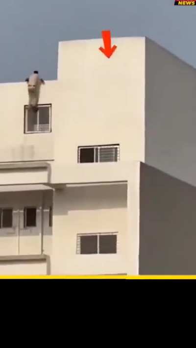 Sad chase in Pune ends badly - suspect falls from tall building and d!es right away.