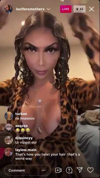 Her friend nipslip