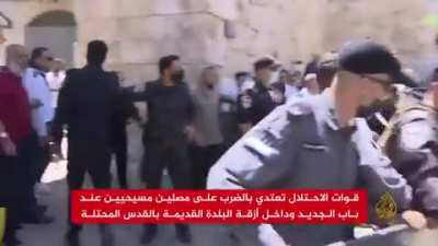 Christian Palestinians denied access to the Church of the Holy Sepulchre by Israeli authorities