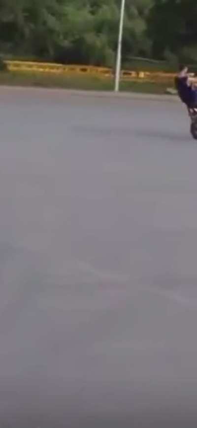 WCGW Stunt driving on a poorly built bike
