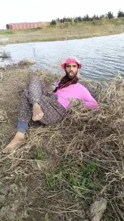Senin götü ne salıncak kurup kaydıraktan yarramı sokum orospu çocuğu, bu nedir amk. İlla ülkeyi mi terk edelim.