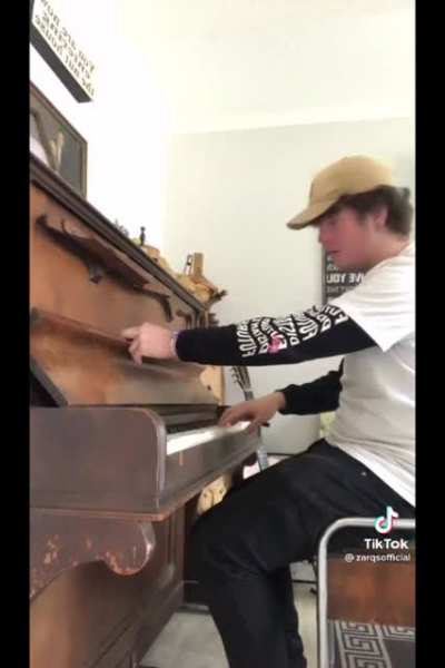 Always wondered how Pianists kept the cover up