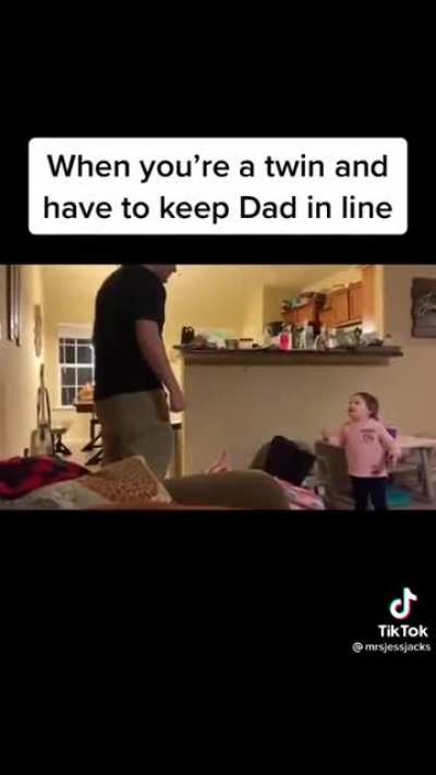 Twin corrects her dad for calling the wrong name