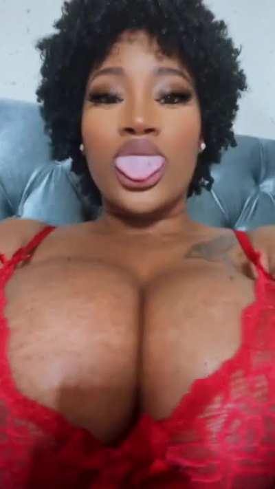 Big Titties (@michellewalker000)
