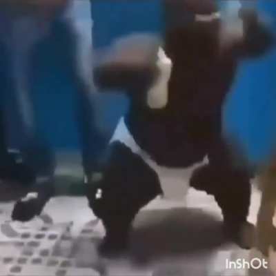 Sedo agam kulübde istila ediyor, cenk veriyor.