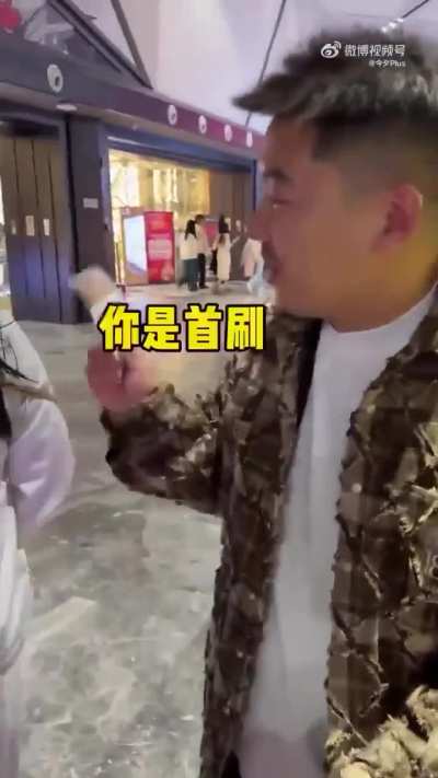 墙人的行为<wbr>艺术，没看<wbr>过哪吒就是<wbr>罪过，没看<wbr>过就是不爱<wbr>国，爱国的<wbr>你要多看，<wbr>活到老看到<wbr>老