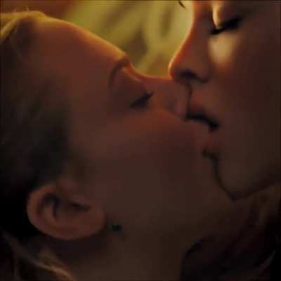Amanda Seyfried and Megan Fox