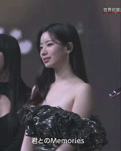 Dahyun lip-synching Chaeyoung's part in her song 
