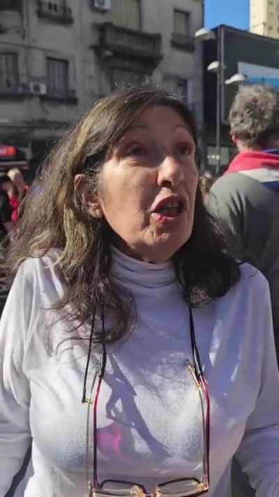 Entrevistaron a docente jubilada agredida ayer por patota kirchnerista