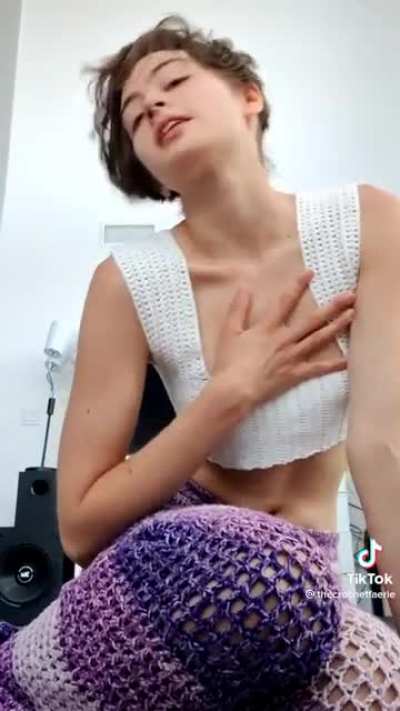 @thecrochetfaerie