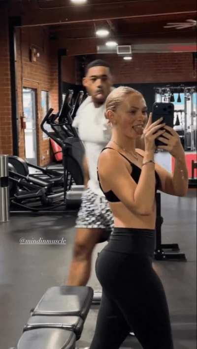 Showing off 🍑