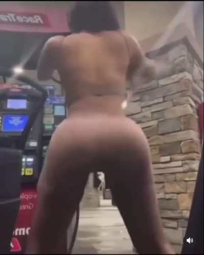 Make that 🍑 bounce