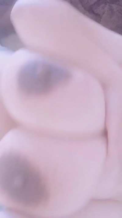 Hilari Baknew - BREAST!!!
