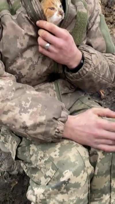 Keeping warm on the front 🇺🇦