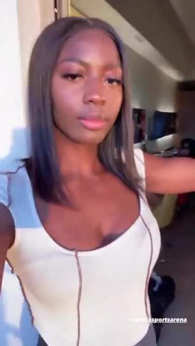 Sun-kissed queen
