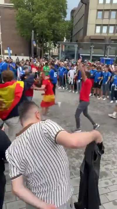 Drunk Spain 1 - Drunk Italy 0