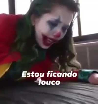 N se iluda com um abraço ou um sorriso, pois o urso mata abraçando e o coringa mama rindo