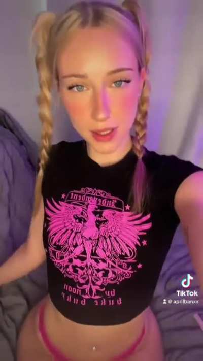 👧🏼🩷