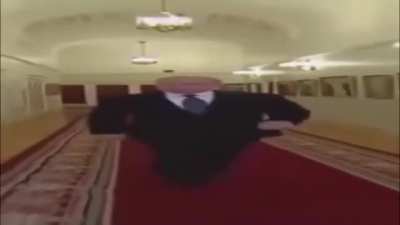 Mati llegando al stream después de que los medios de comunicación y hasta la misma cazzu hayan reaccionado al hashtag