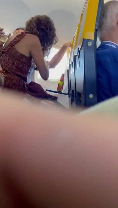 Airplane Blowj<wbr>ob…no<wbr>body’<wbr>s going to notice
