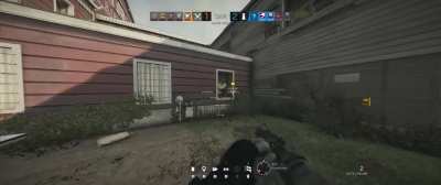 Years of playing TF2 have finally helped me in Rainbow