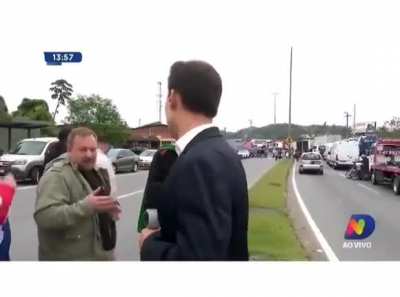 Bolsonaristas atacam equipe da Record